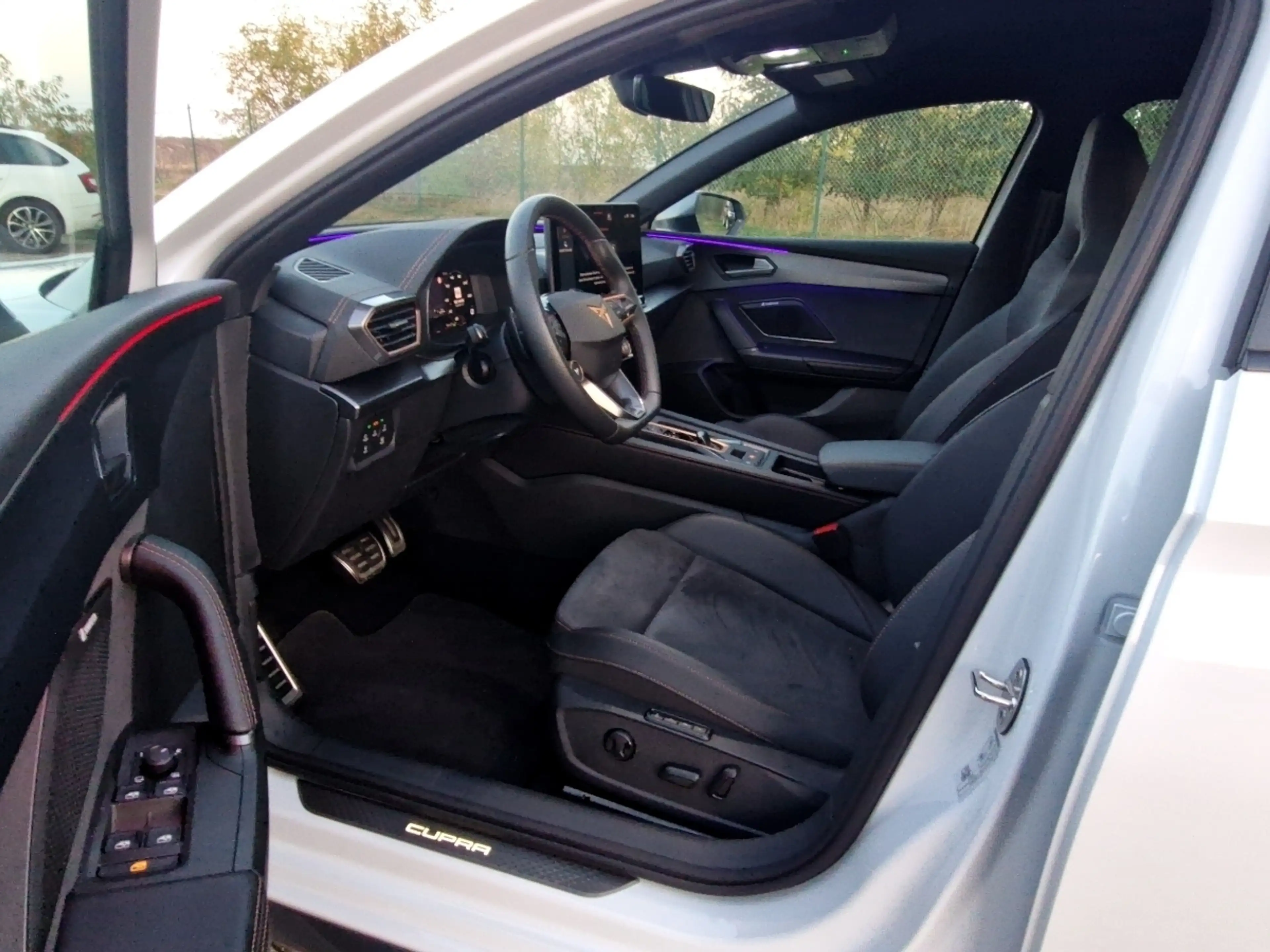 CUPRA Leon Sportstourer 2.0 TSI DSG 4x4 LED AHK Navi Klimaa — photo 8