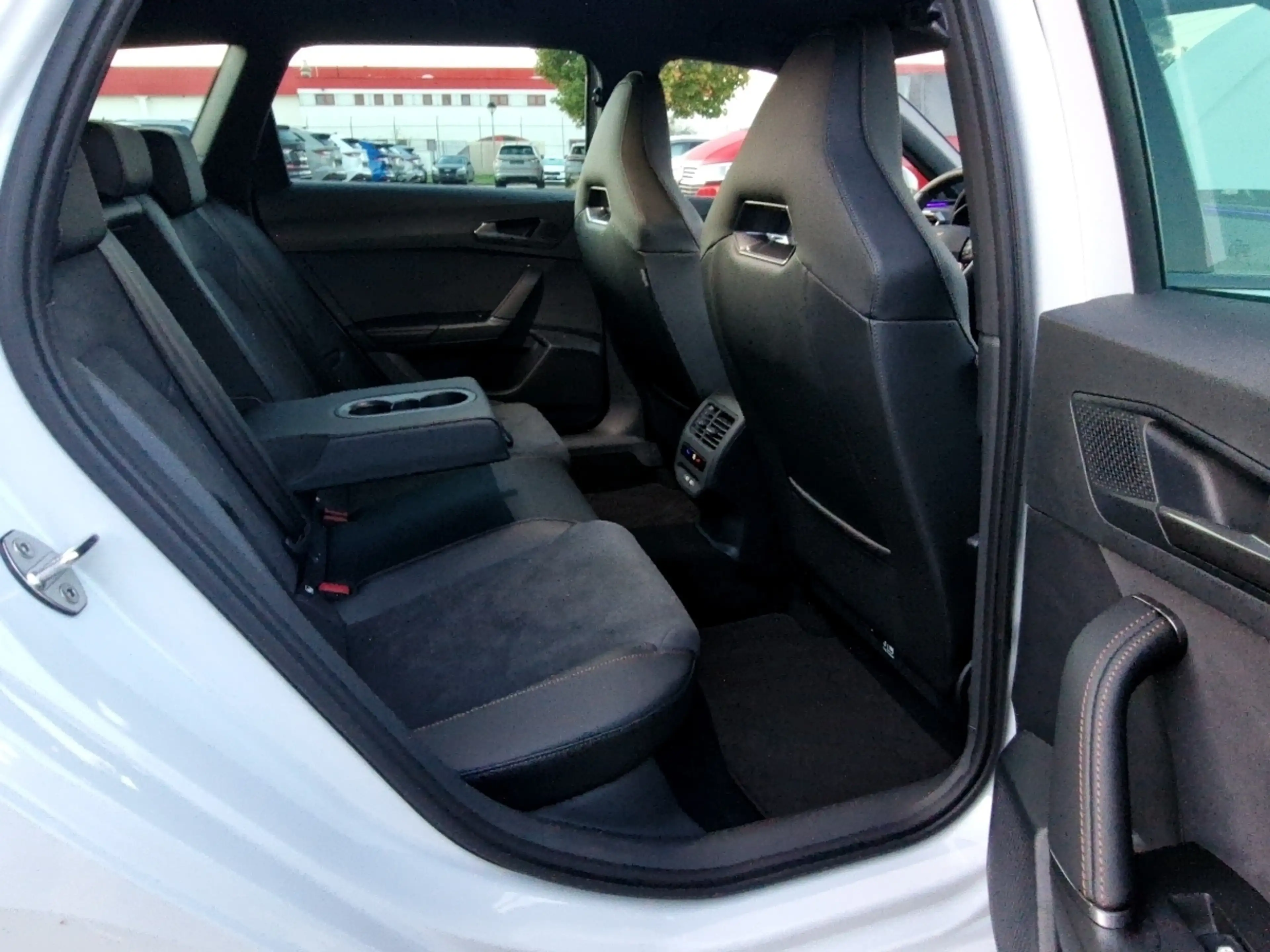 CUPRA Leon Sportstourer 2.0 TSI DSG 4x4 LED AHK Navi Klimaa — photo 10