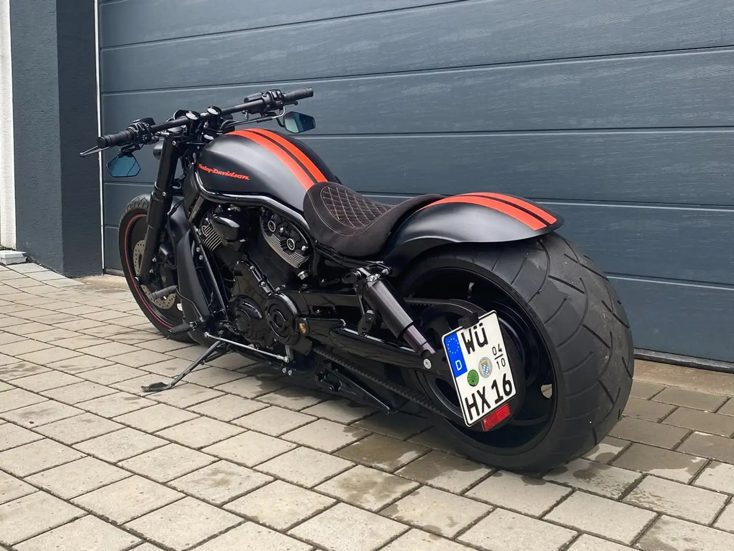 Harley-Davidson Night Rod Custom Bike w. Jekill & Hide crna - 1