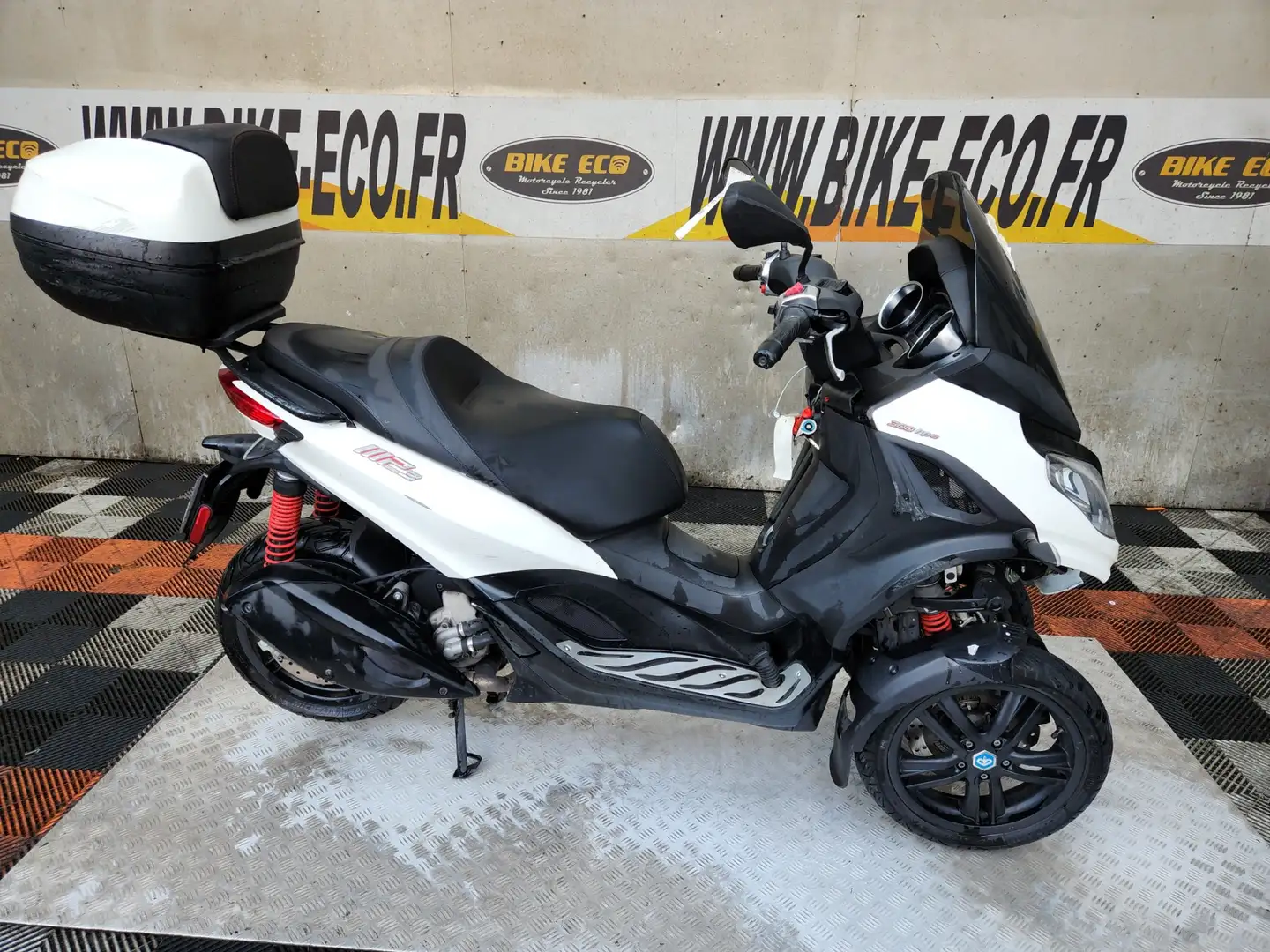 Piaggio MP3 300 Blanc - 1