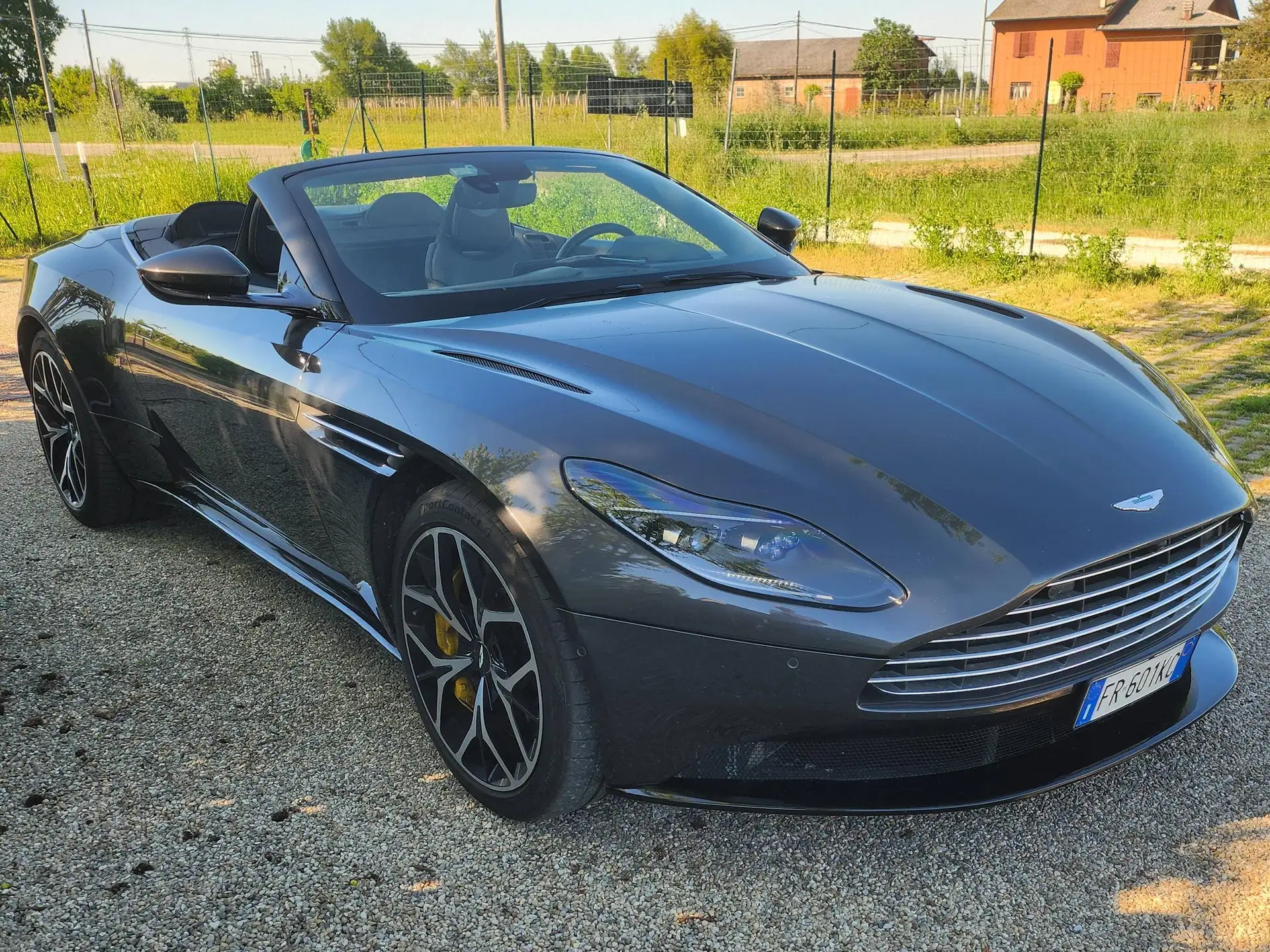 애스턴마틴 DB11 2018 블랙 사진 1