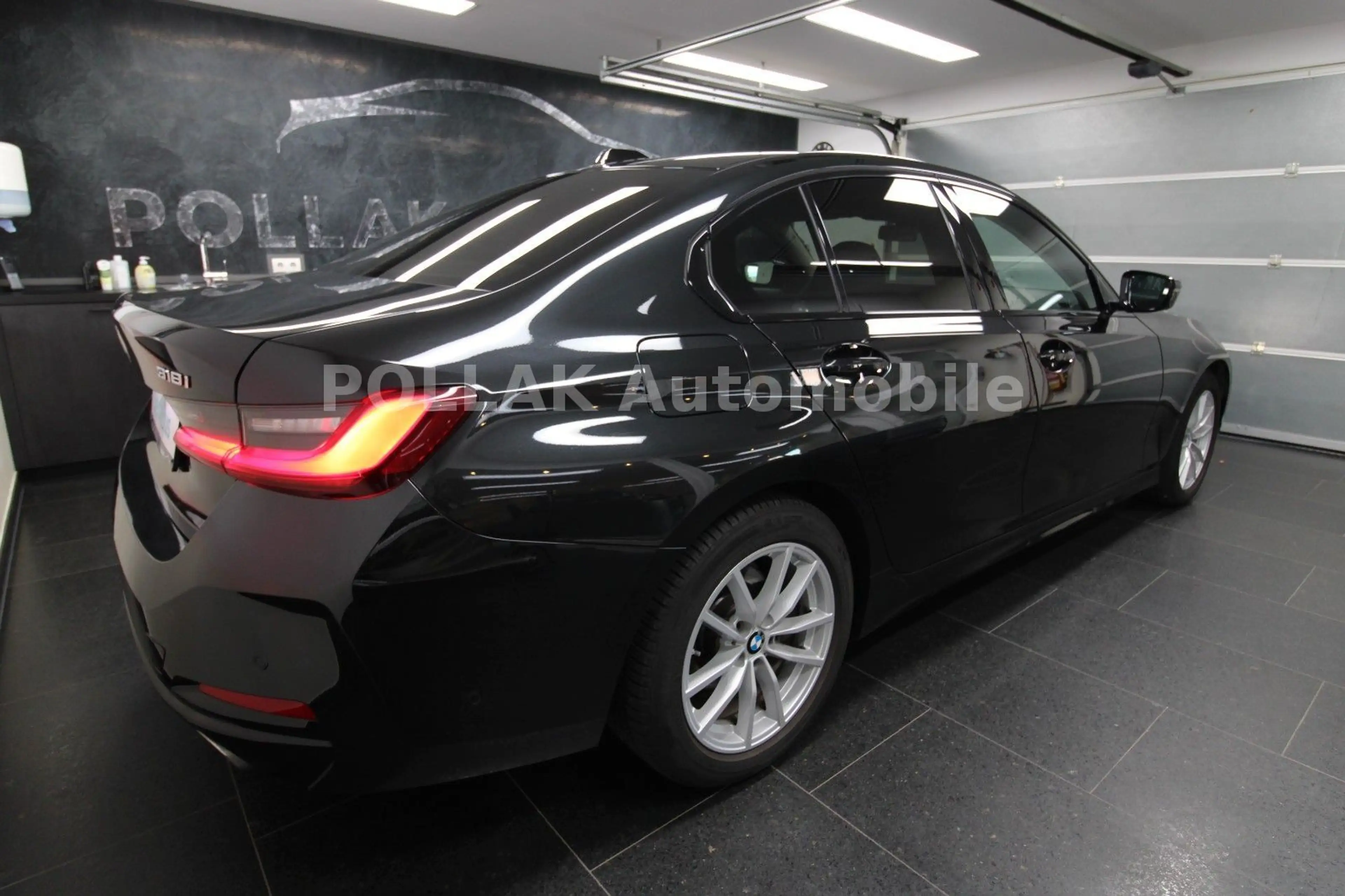 BMW 318 i Lim.*LED*HEADUP*VC*CAM*CARPLAY*SHZ*MFL*GRA* — photo 4