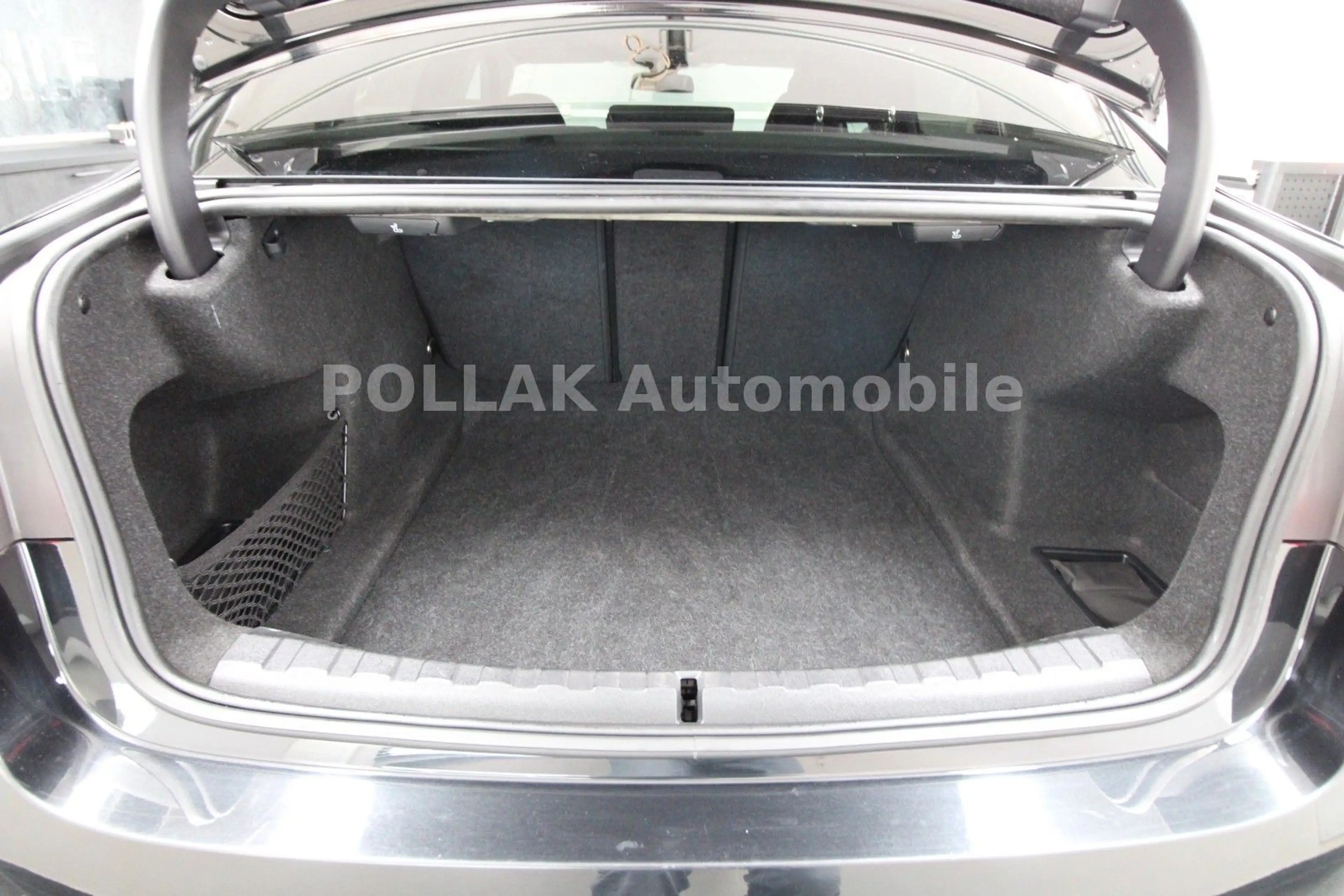 BMW 318 i Lim.*LED*HEADUP*VC*CAM*CARPLAY*SHZ*MFL*GRA* — photo 13