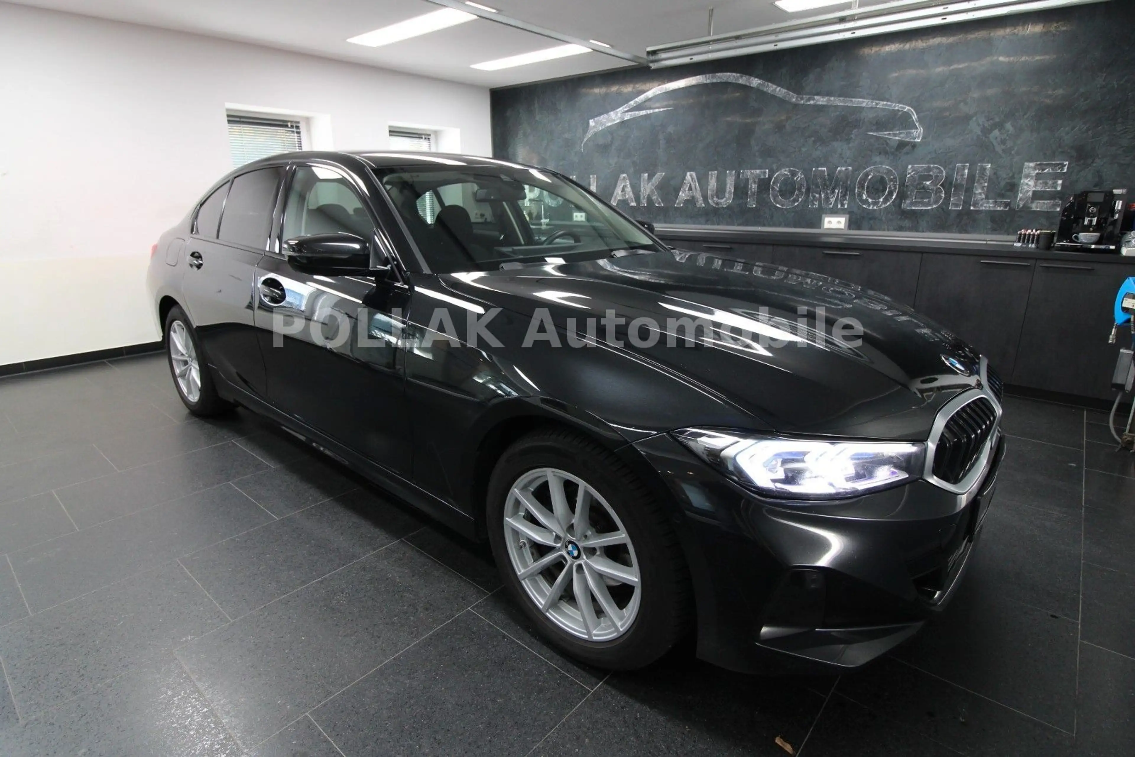 BMW 318 i Lim.*LED*HEADUP*VC*CAM*CARPLAY*SHZ*MFL*GRA* — photo 2