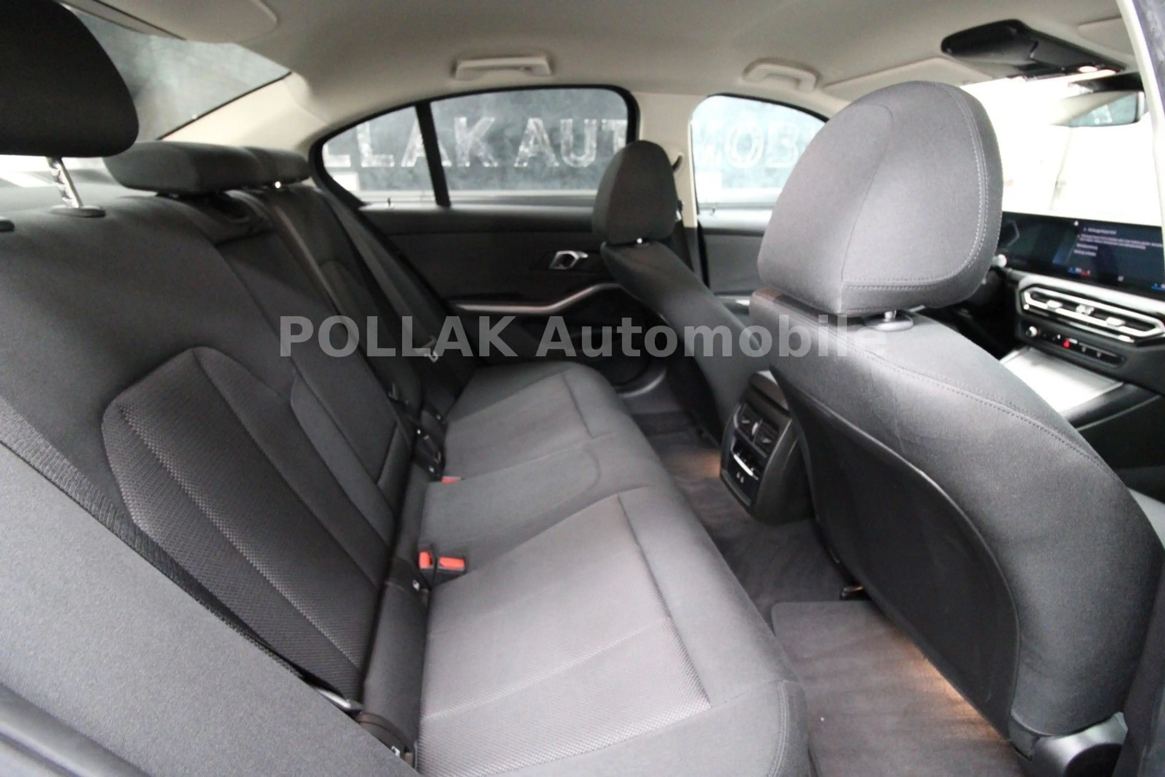 BMW 318 i Lim.*LED*HEADUP*VC*CAM*CARPLAY*SHZ*MFL*GRA* — photo 11