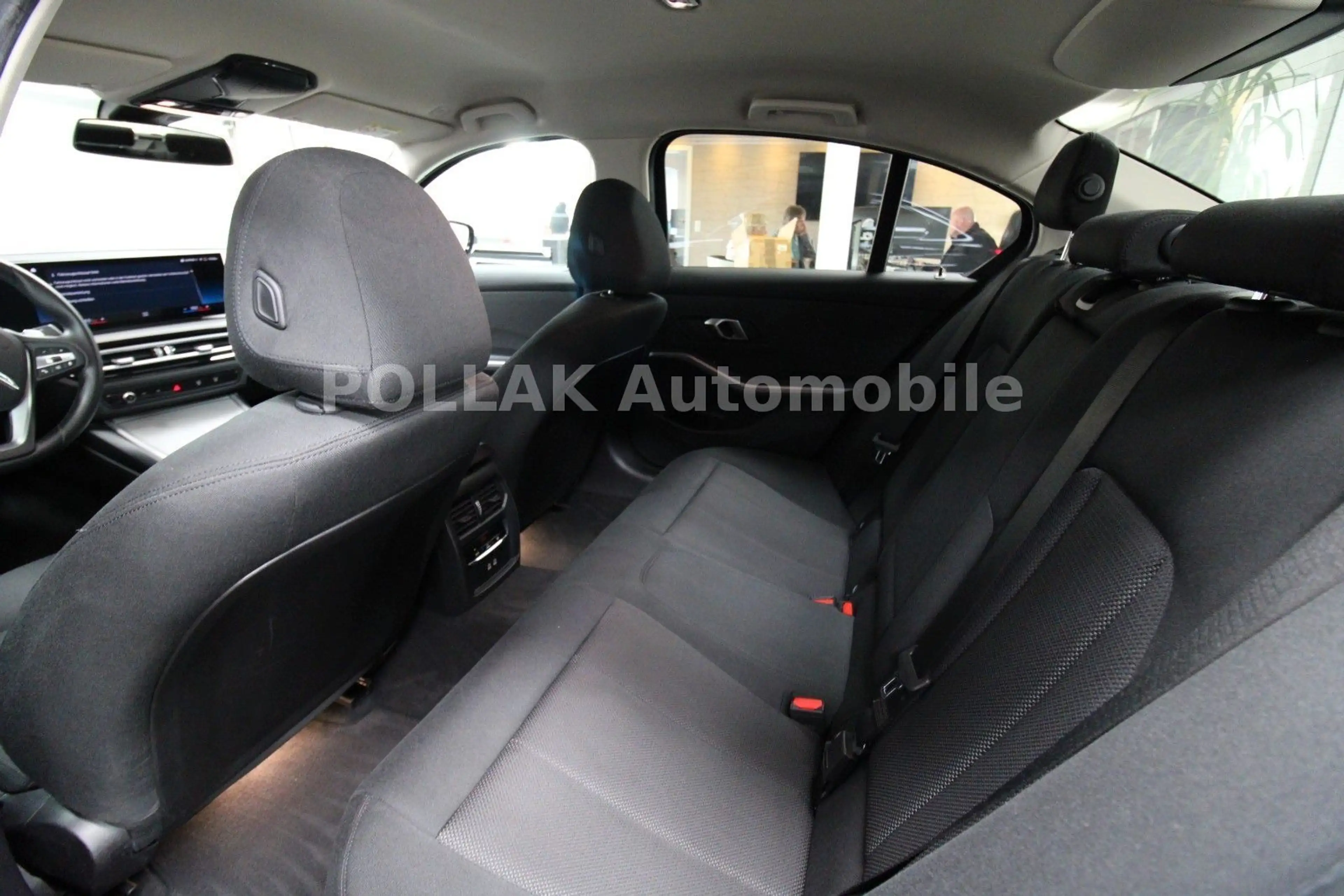 BMW 318 i Lim.*LED*HEADUP*VC*CAM*CARPLAY*SHZ*MFL*GRA* — photo 12