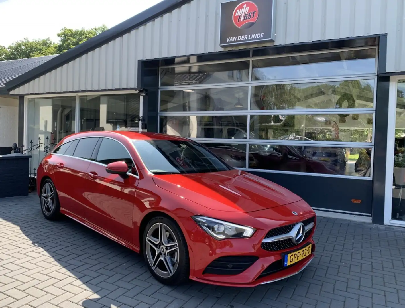 Mercedes-Benz CLA 180 Shooting Brake 180 Premium cruise/airco/lane assis Rood - 1