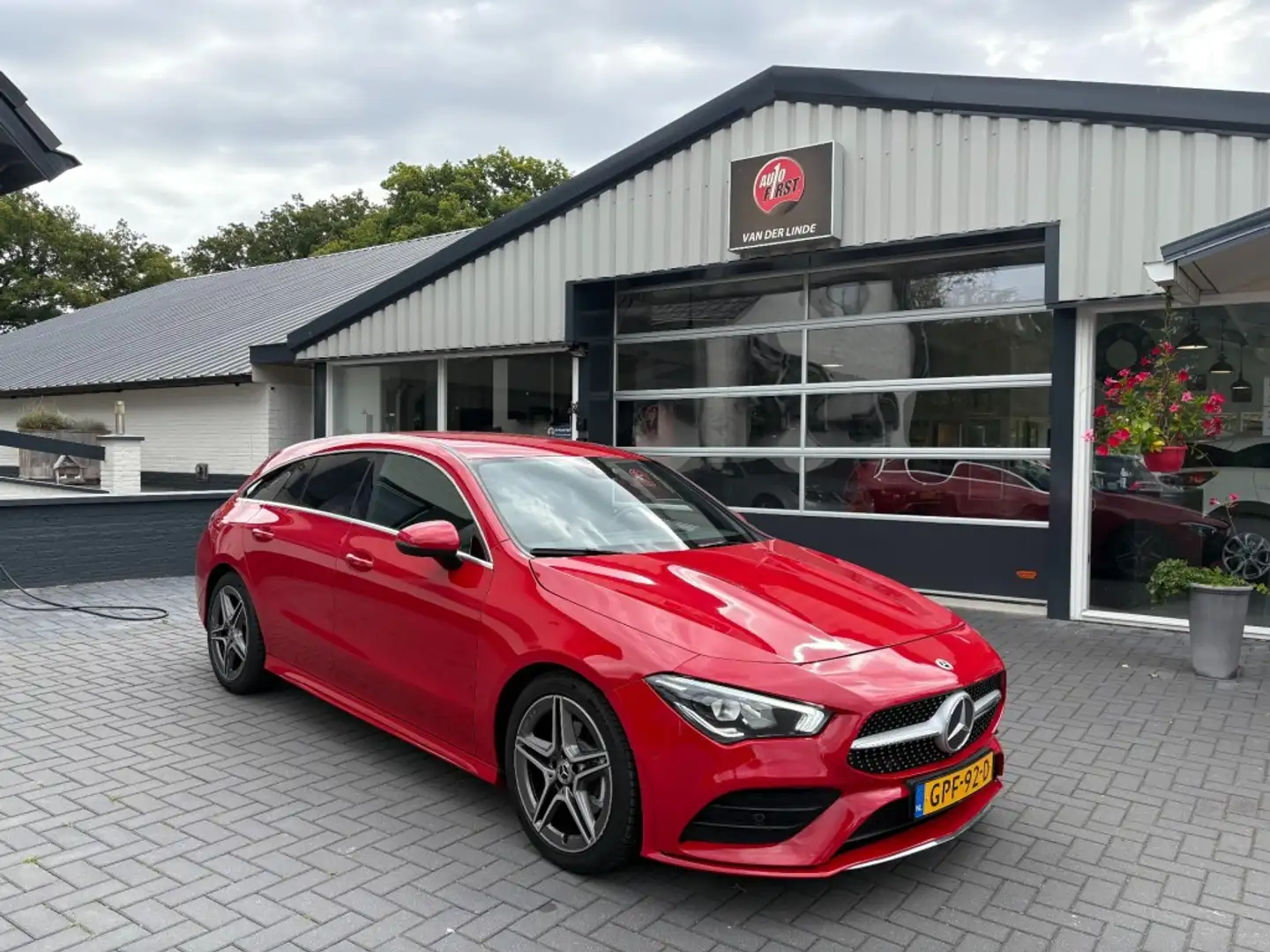Mercedes-Benz CLA 180 Shooting Brake 180 Premium cruise/airco/lane assis Rouge - 2
