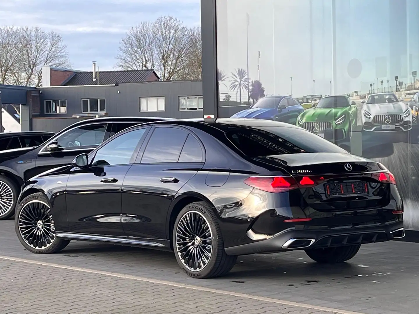 Mercedes-Benz E 300 e Amg/Superscreen/Pano Noir - 2