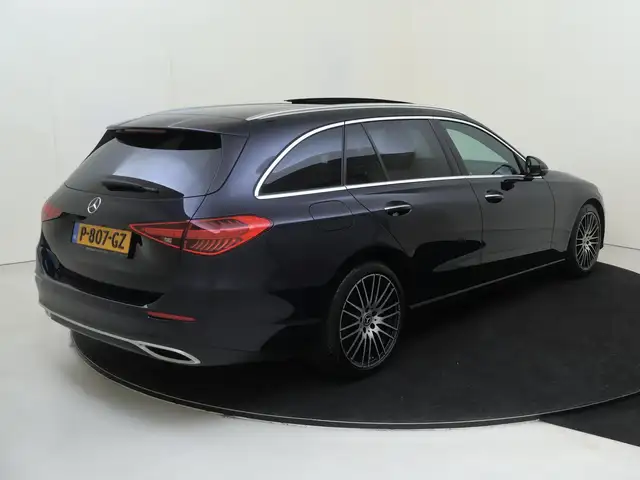 Mercedes-Benz C-Class view 4