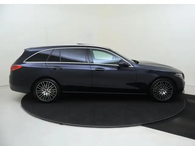 Mercedes-Benz C-Class view 9