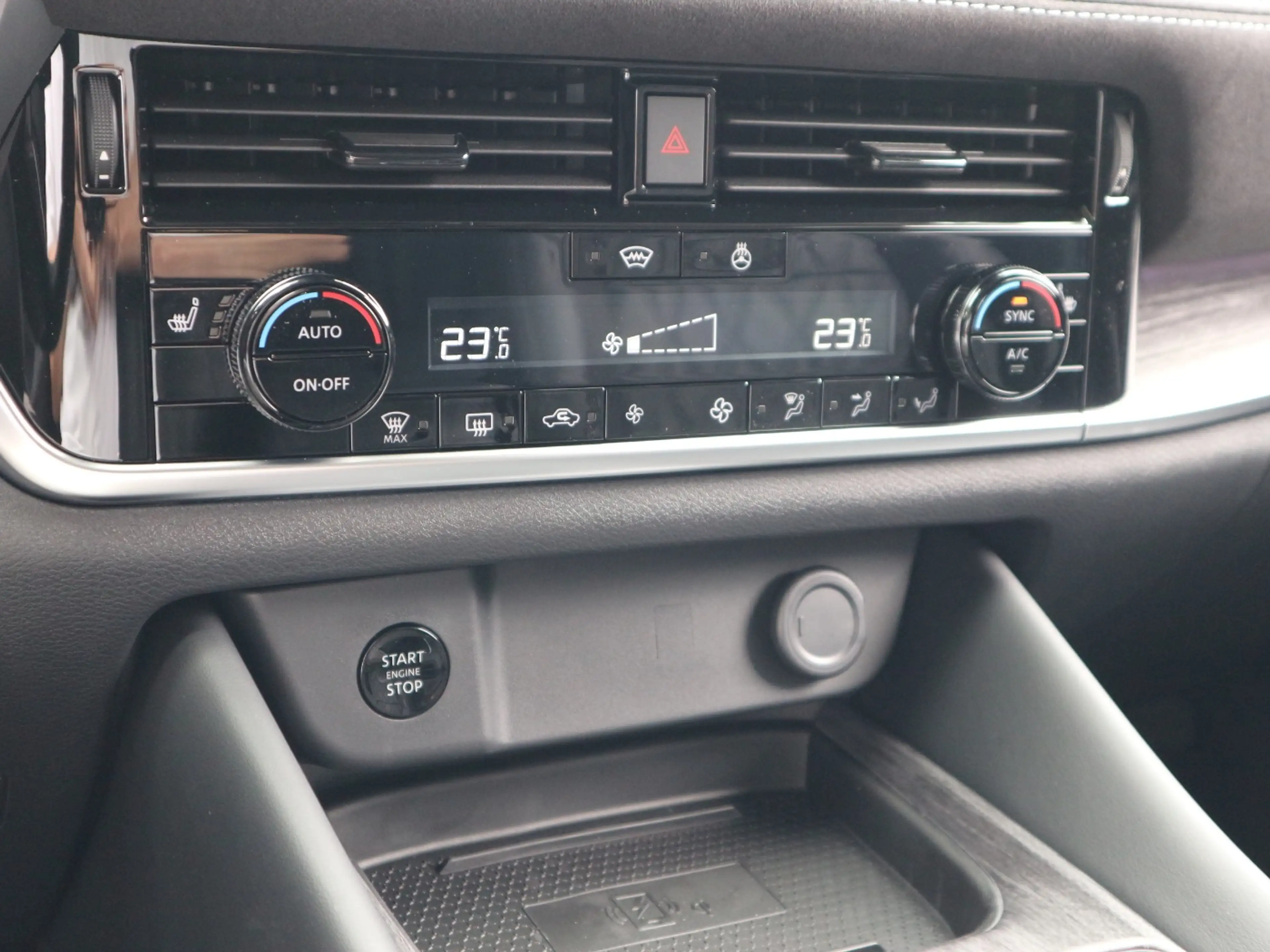 Nissan Qashqai TEKNA 1.3 DIG-T MHEV Xtronic Premium — photo 13