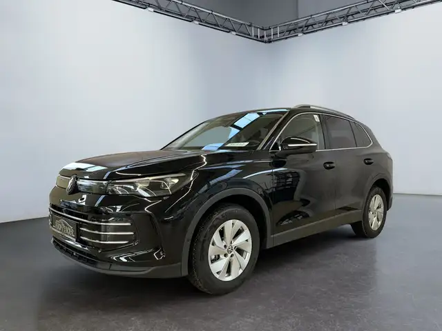 Volkswagen Tiguan view 2