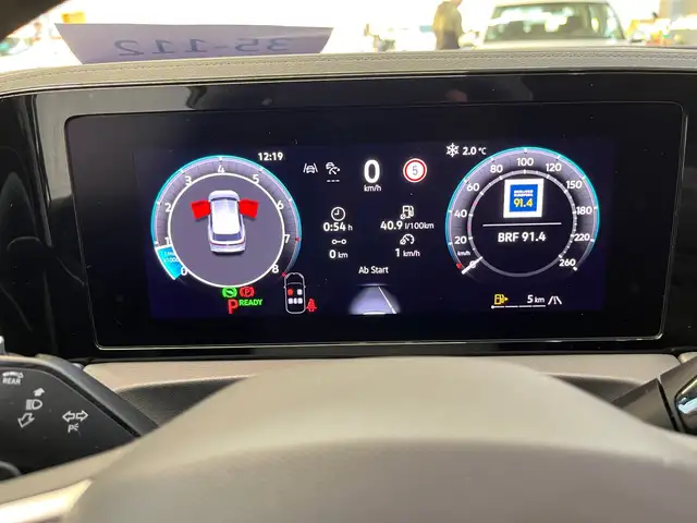 Volkswagen Tiguan view 12