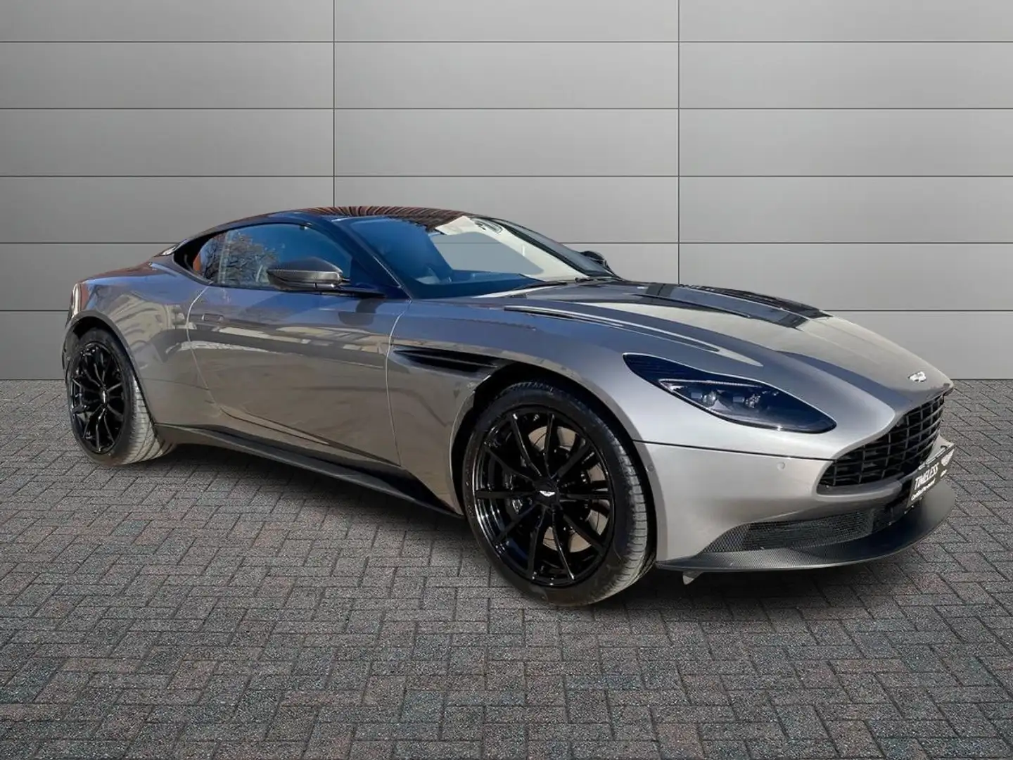 Aston Martin DB11 Coupe 5.2 V12 AMR auto Silber - 1
