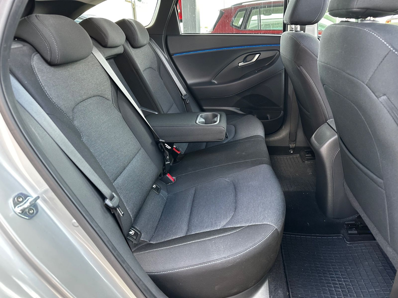 Hyundai i30 cw Intro Edition "KAMERA"PANORAMA"HU/AU neu" — photo 30