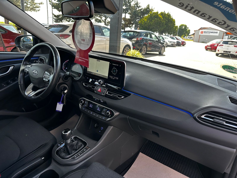 Hyundai i30 cw Intro Edition "KAMERA"PANORAMA"HU/AU neu" — photo 27