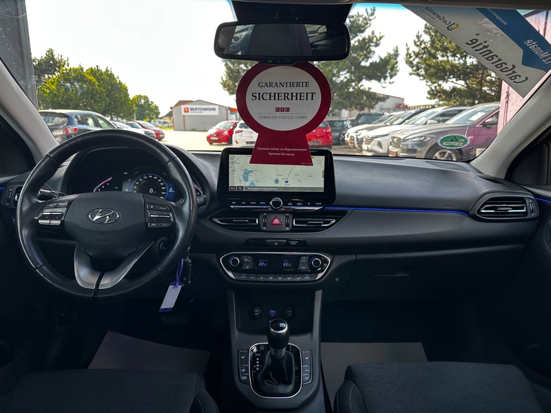 Hyundai i30 cw Intro Edition "KAMERA"PANORAMA"HU/AU neu" — photo 32