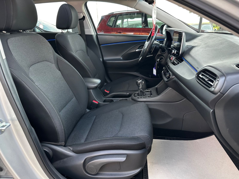 Hyundai i30 cw Intro Edition "KAMERA"PANORAMA"HU/AU neu" — photo 26