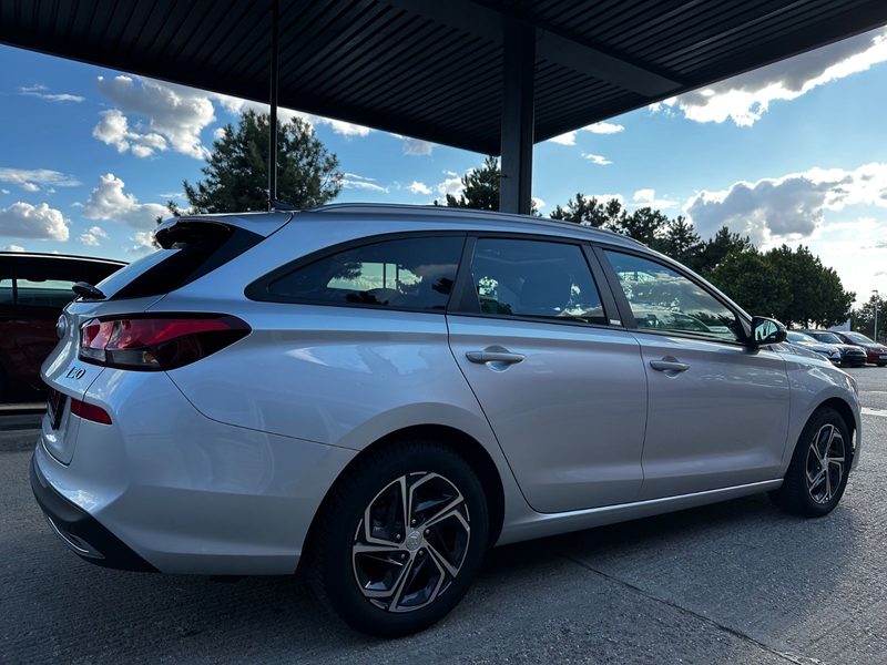 Hyundai i30 cw Intro Edition "KAMERA"PANORAMA"HU/AU neu" — photo 8