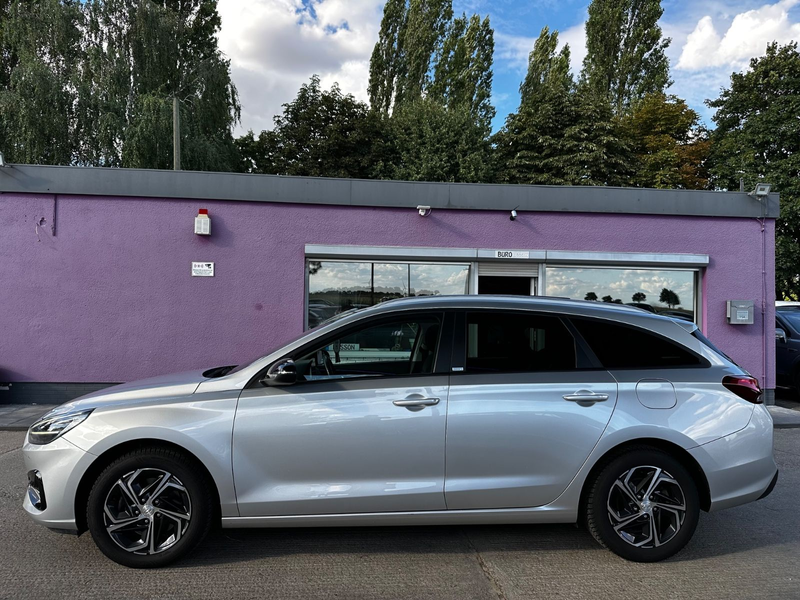 Hyundai i30 cw Intro Edition "KAMERA"PANORAMA"HU/AU neu" — photo 13