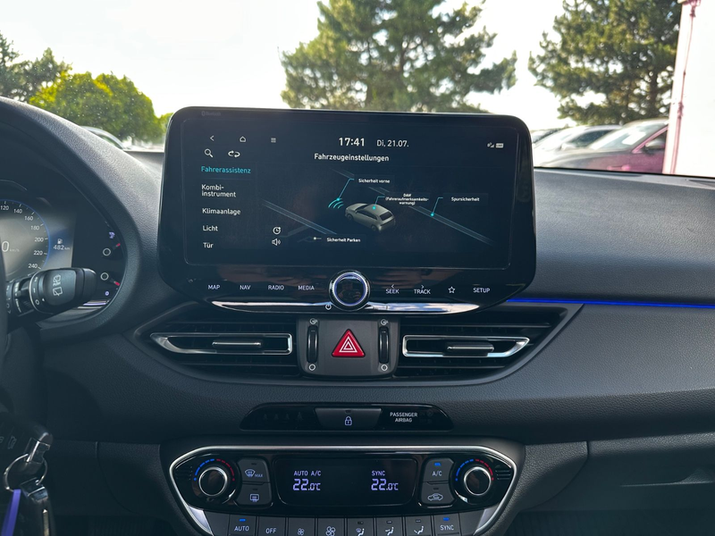 Hyundai i30 cw Intro Edition "KAMERA"PANORAMA"HU/AU neu" — photo 39