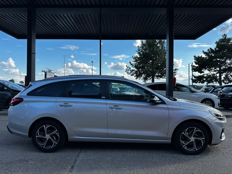 Hyundai i30 cw Intro Edition "KAMERA"PANORAMA"HU/AU neu" — photo 7