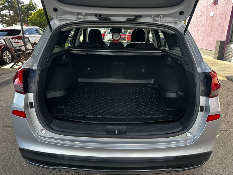 Hyundai i30 cw Intro Edition "KAMERA"PANORAMA"HU/AU neu" — photo 11