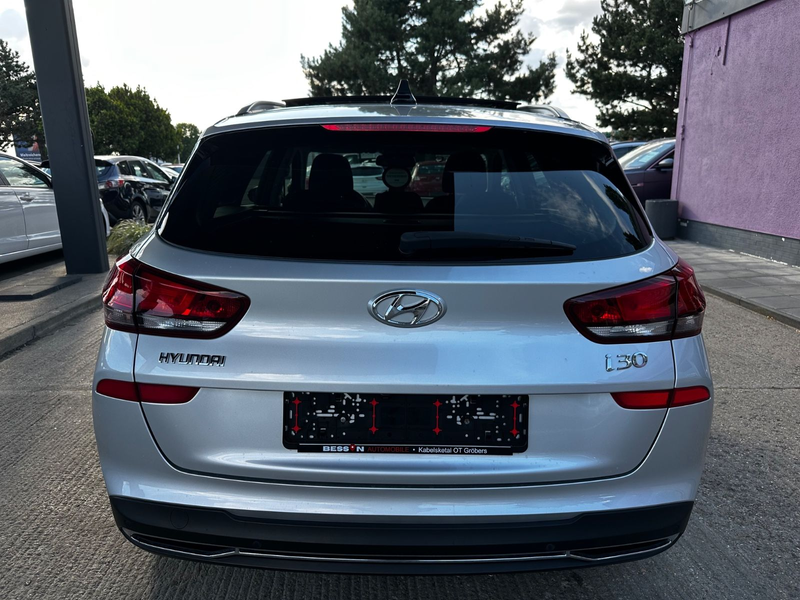 Hyundai i30 cw Intro Edition "KAMERA"PANORAMA"HU/AU neu" — photo 9