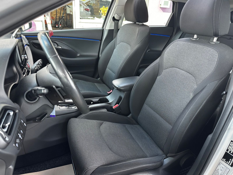 Hyundai i30 cw Intro Edition "KAMERA"PANORAMA"HU/AU neu" — photo 17