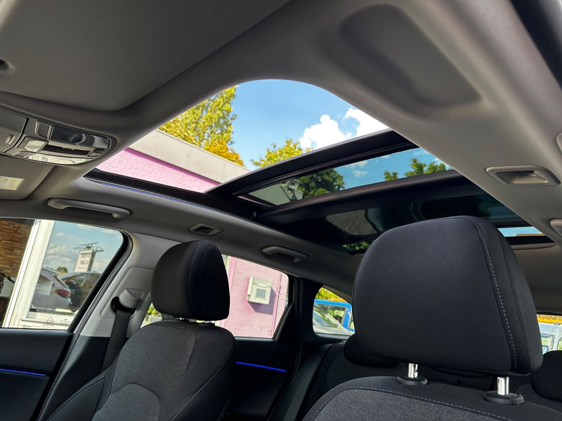 Hyundai i30 cw Intro Edition "KAMERA"PANORAMA"HU/AU neu" — photo 18