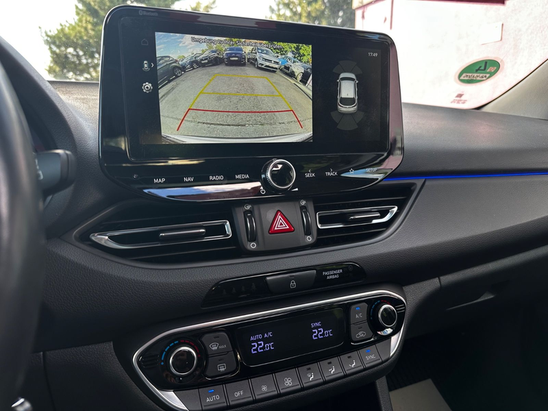 Hyundai i30 cw Intro Edition "KAMERA"PANORAMA"HU/AU neu" — photo 40