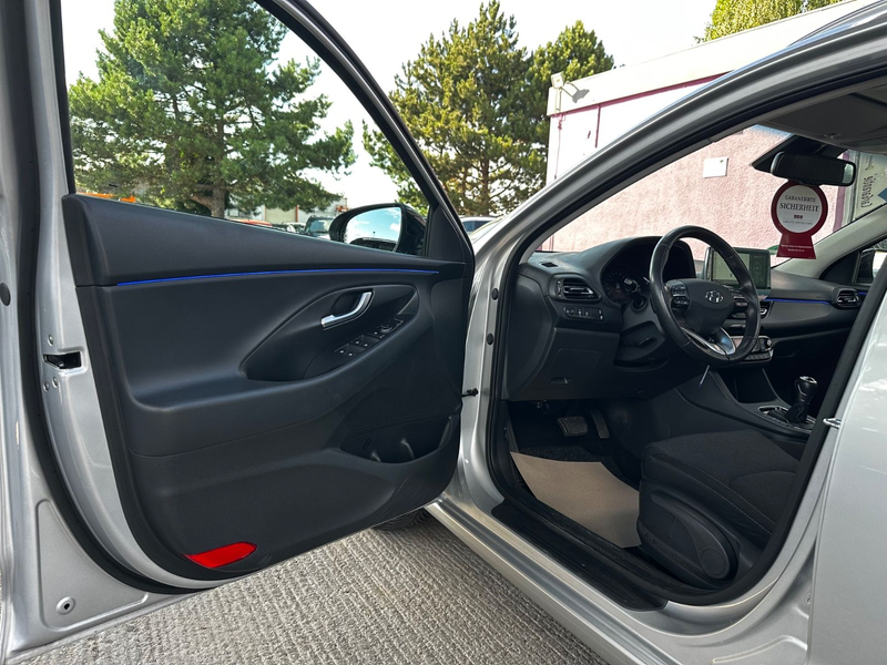 Hyundai i30 cw Intro Edition "KAMERA"PANORAMA"HU/AU neu" — photo 14