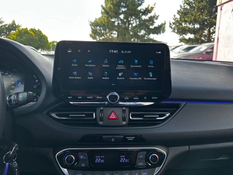 Hyundai i30 cw Intro Edition "KAMERA"PANORAMA"HU/AU neu" — photo 38