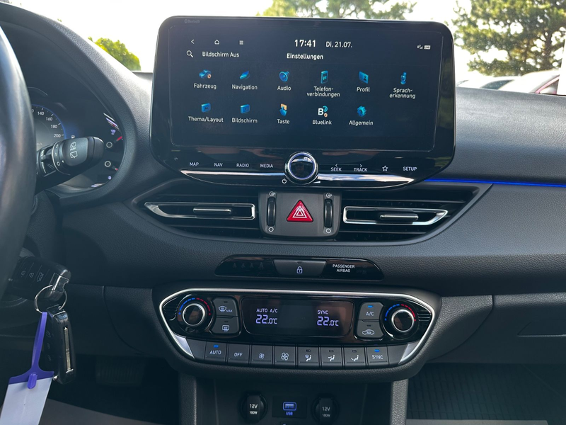 Hyundai i30 cw Intro Edition "KAMERA"PANORAMA"HU/AU neu" — photo 37