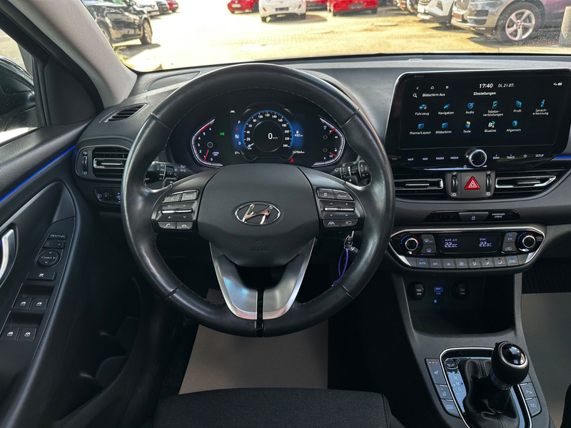Hyundai i30 cw Intro Edition "KAMERA"PANORAMA"HU/AU neu" — photo 33