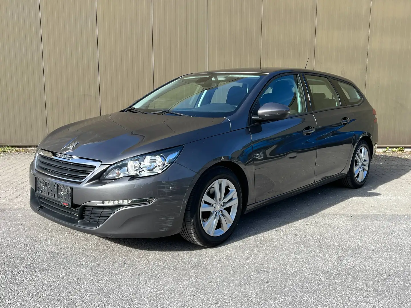 Peugeot 308 Active Navi PDC Euro-6 1-Hand Grau - 1