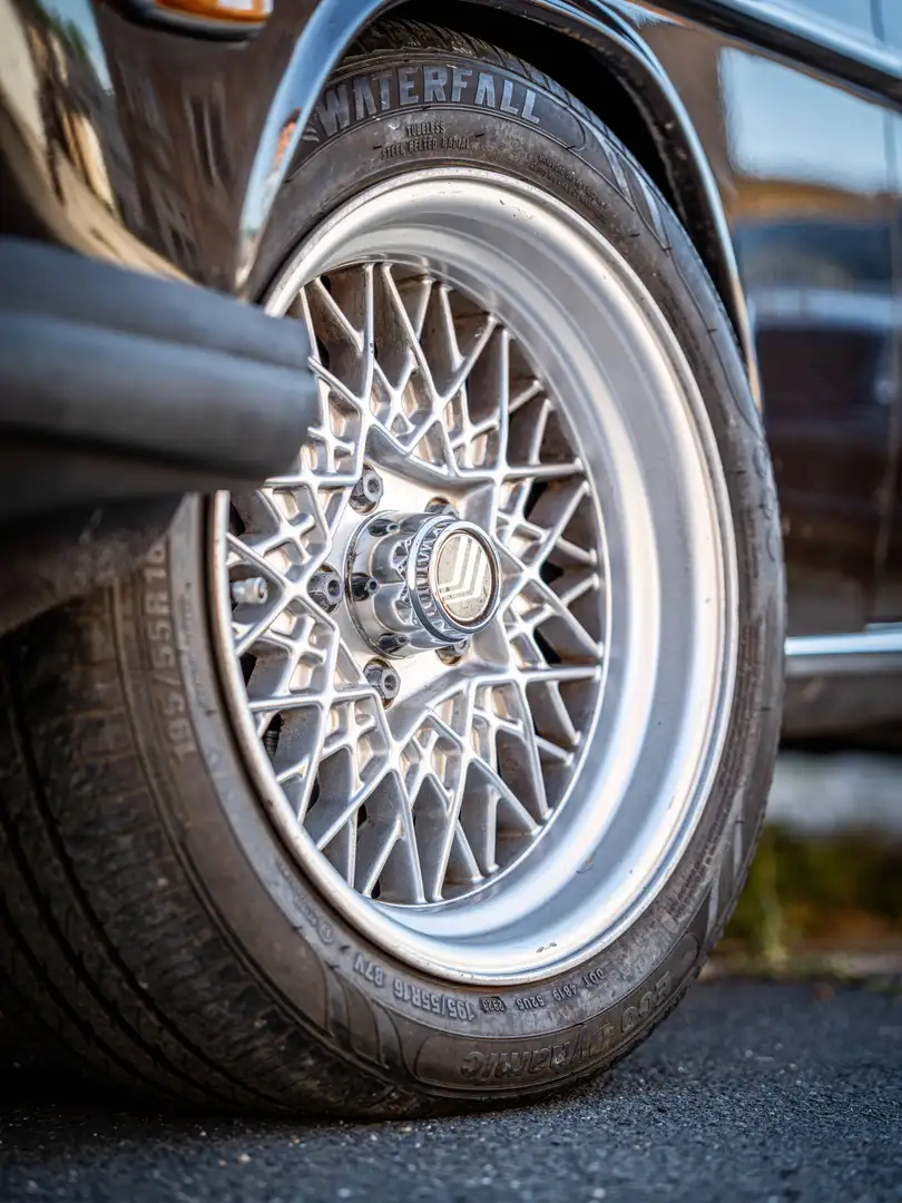 Mercedes-Benz W 114/115 Strich-Acht 2.8 Braun - 1