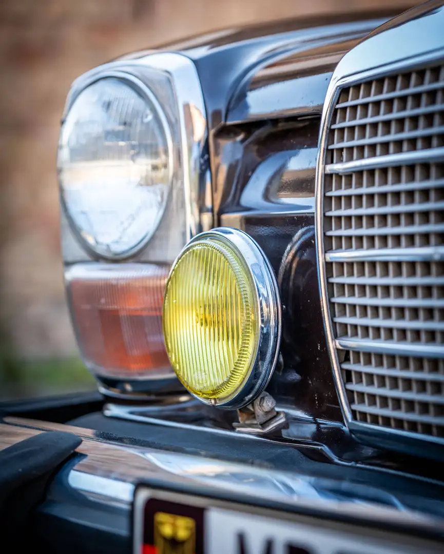 Mercedes-Benz W 114/115 Strich-Acht 2.8 Braun - 2