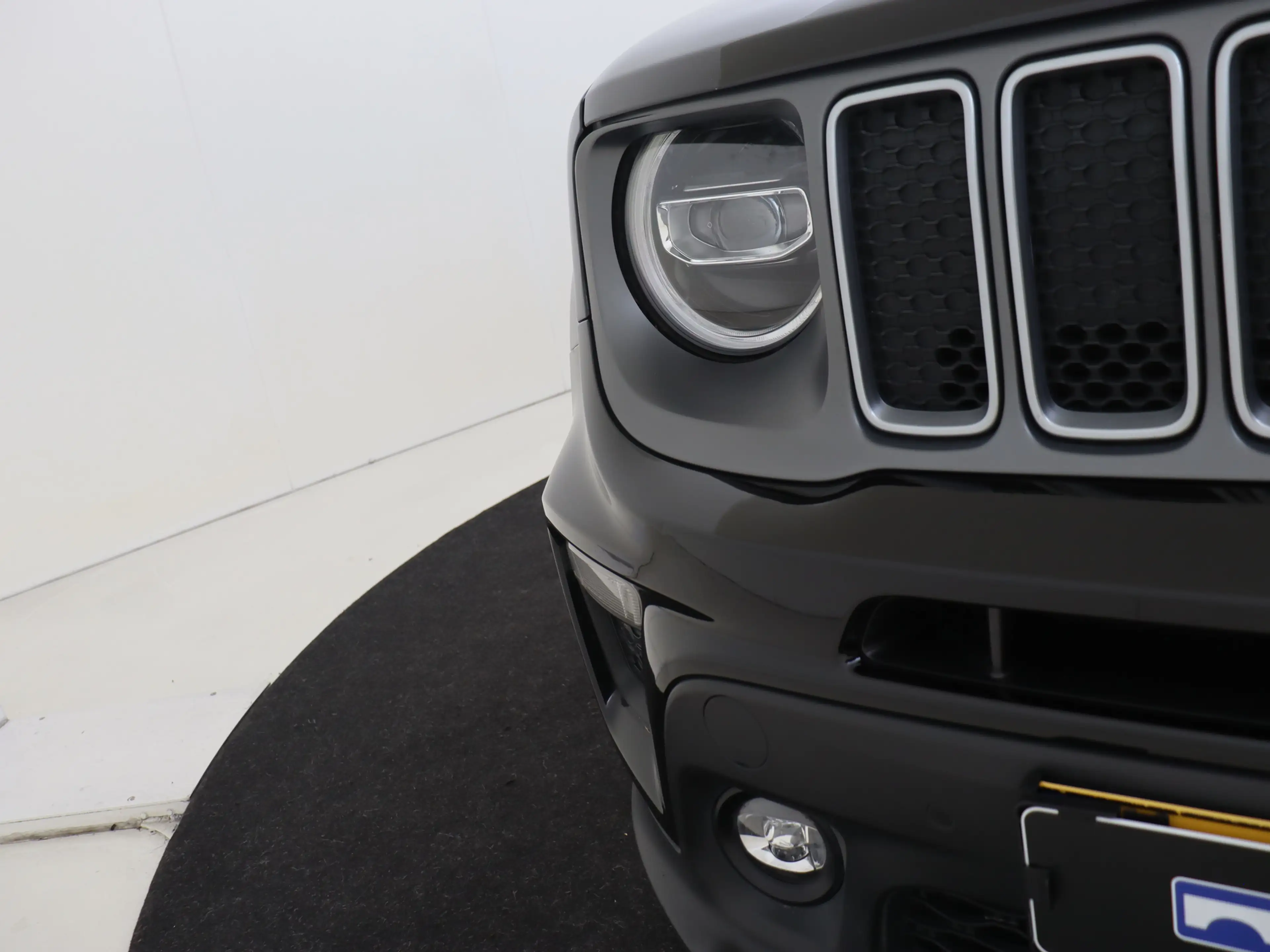 Jeep Renegade 4xe 190 Plug-in Hybrid Limited | | 4WD | Camera | — photo 11