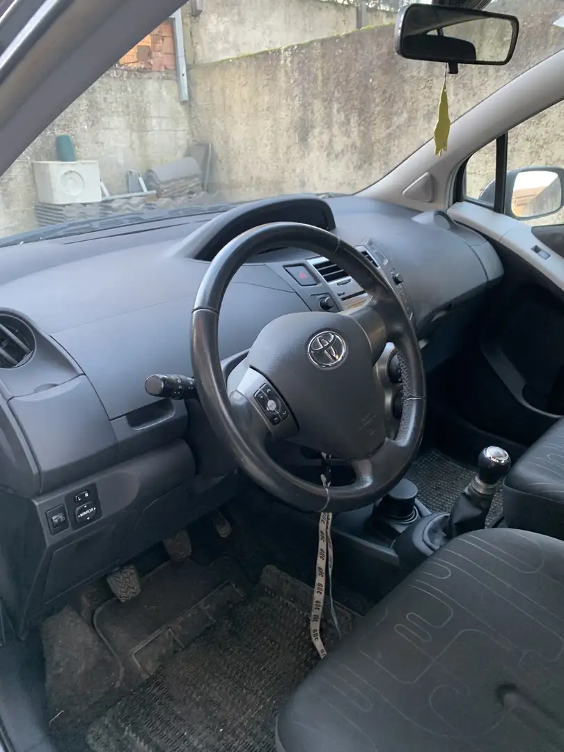 Toyota Yaris 5p 1.0 Sol c/CL - 2