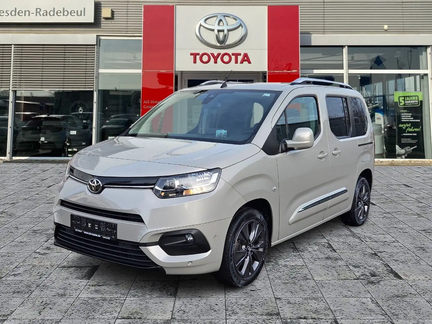 Toyota Proace City Verso 1.5 D-4D L1 Executive Navi Pano Beige - 2