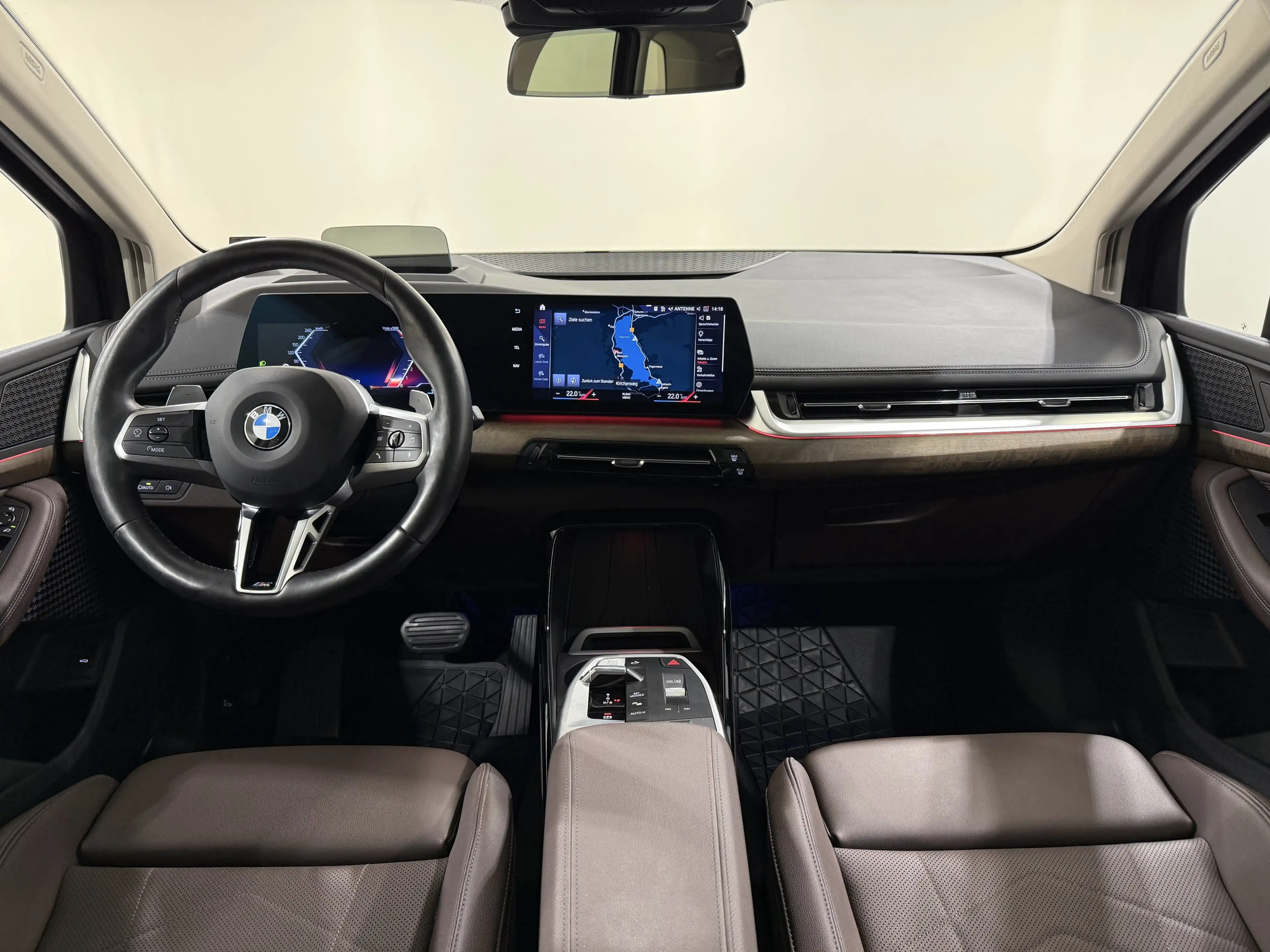 BMW 223 i Active Tourer Luxury Line ACC 360° Pano HUD — photo 11