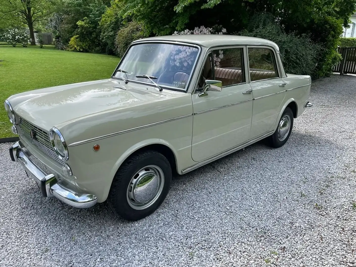 Oldtimer Fiat 1100 R Beige - 2