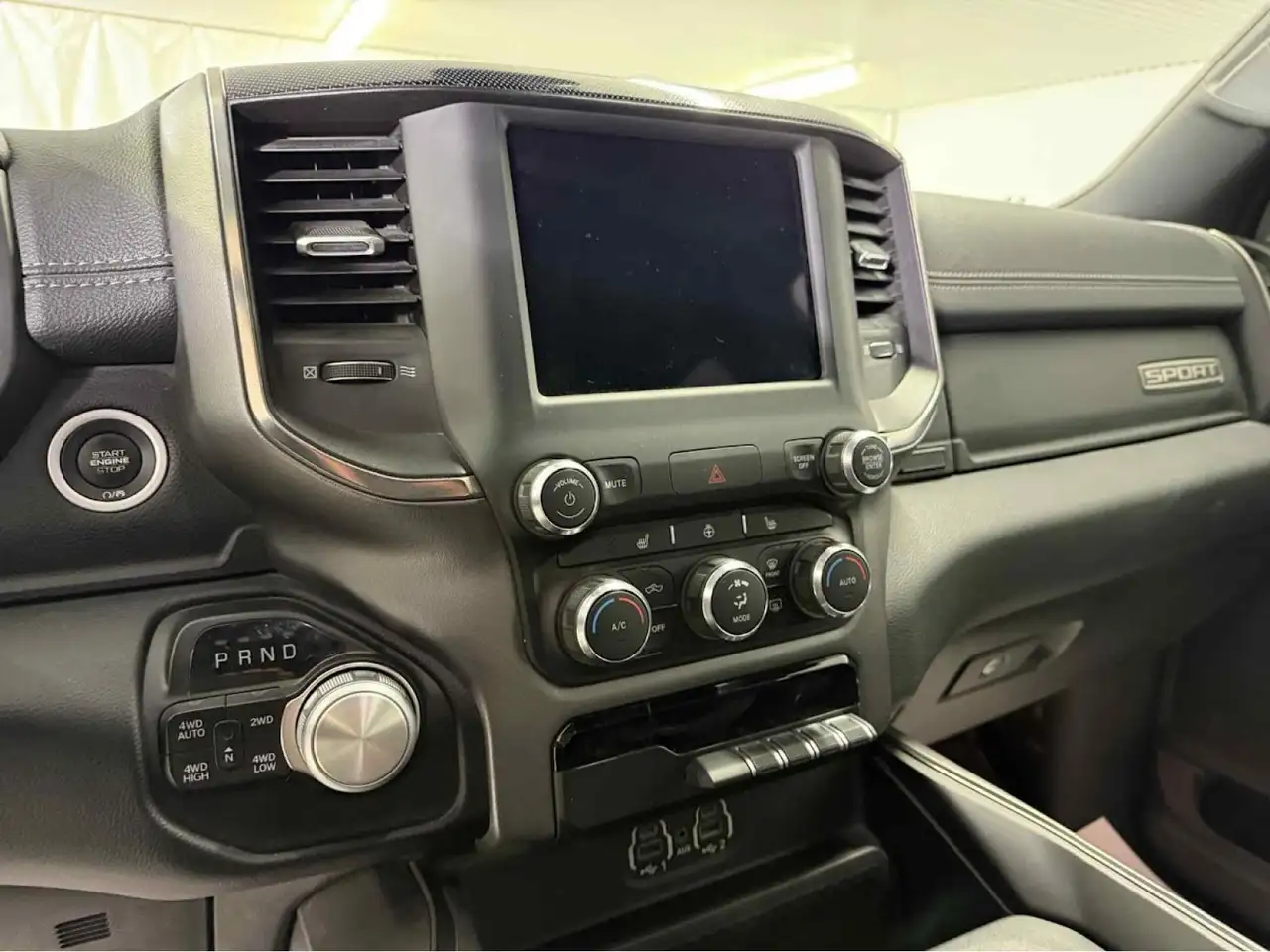 RAM 1500 снимка RAM 1500