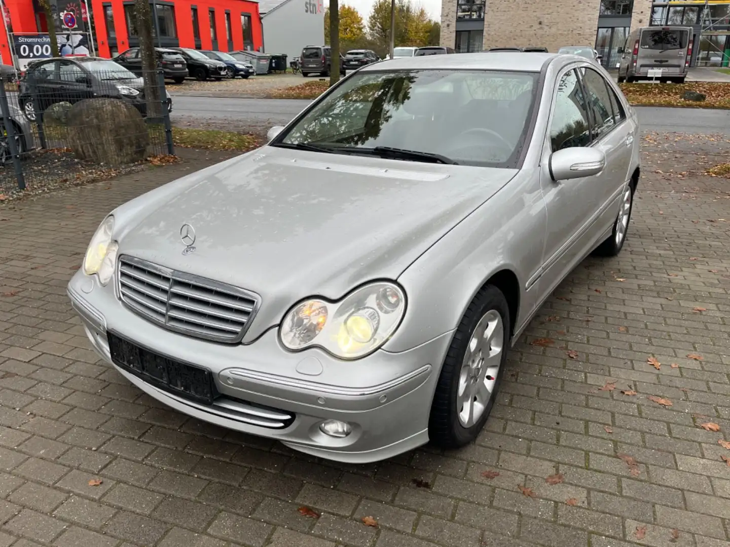 Mercedes-Benz C 200 CDI Elegance Bi-Xenon Tempo Klimaautomatik Срібний - 1