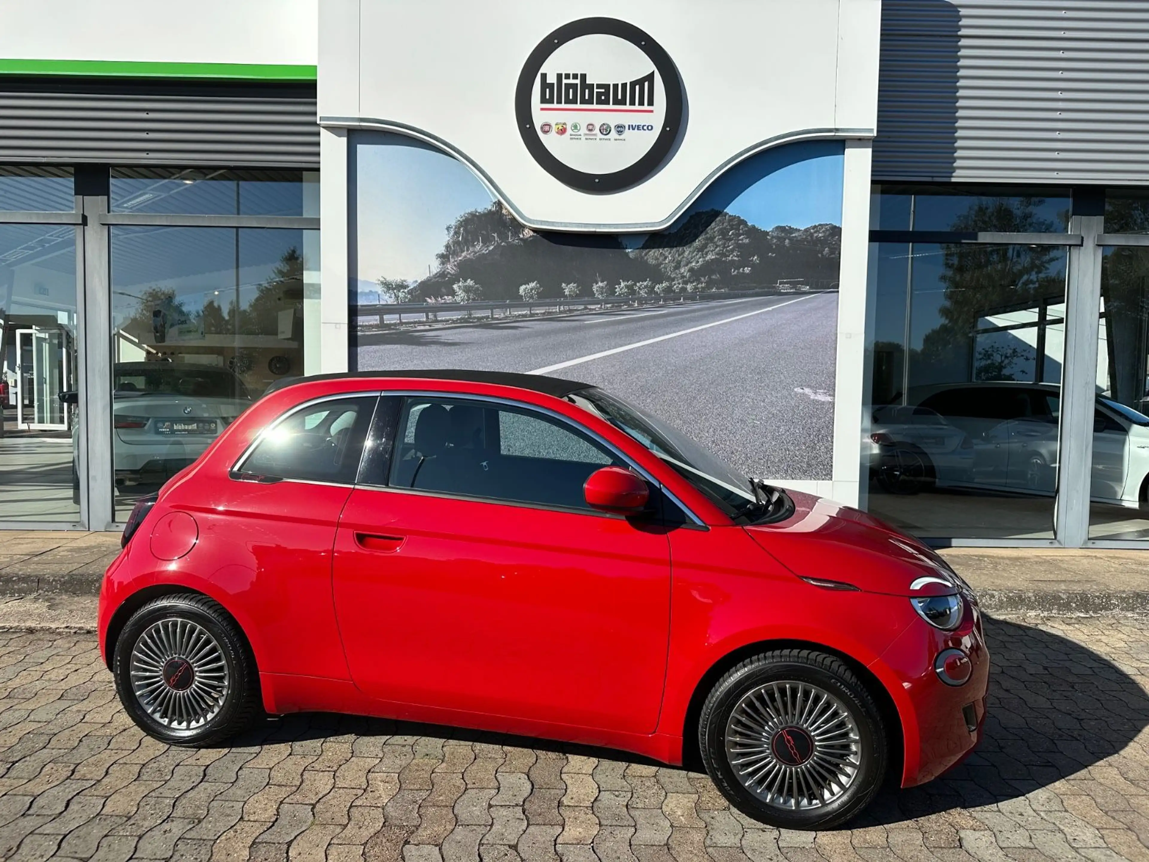 Fiat 500e 500 e Red Cabrio Navi Temp. SHZ DAB uvm.