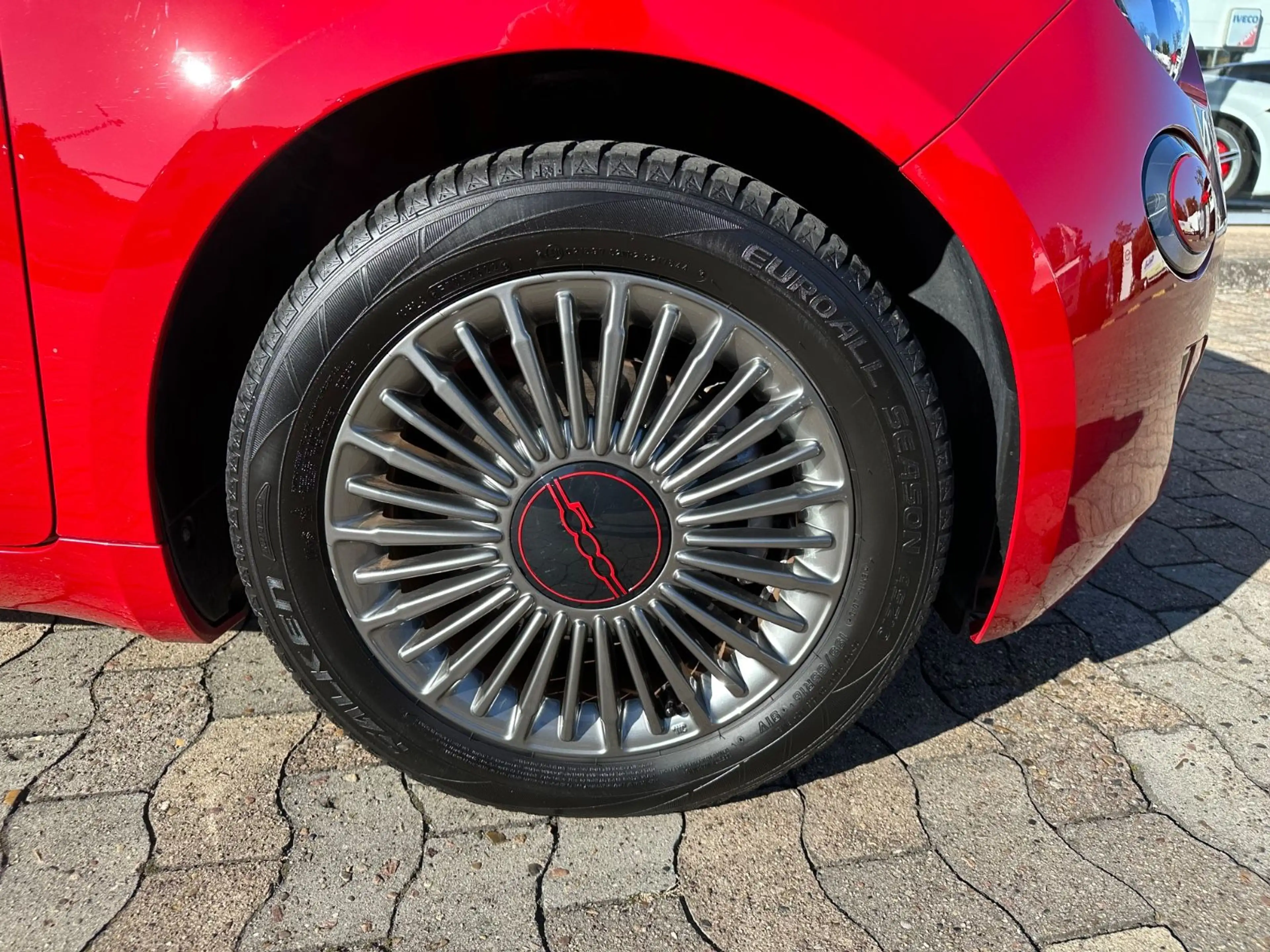 Fiat 500e 500 e Red Cabrio Navi Temp. SHZ DAB uvm. — photo 15