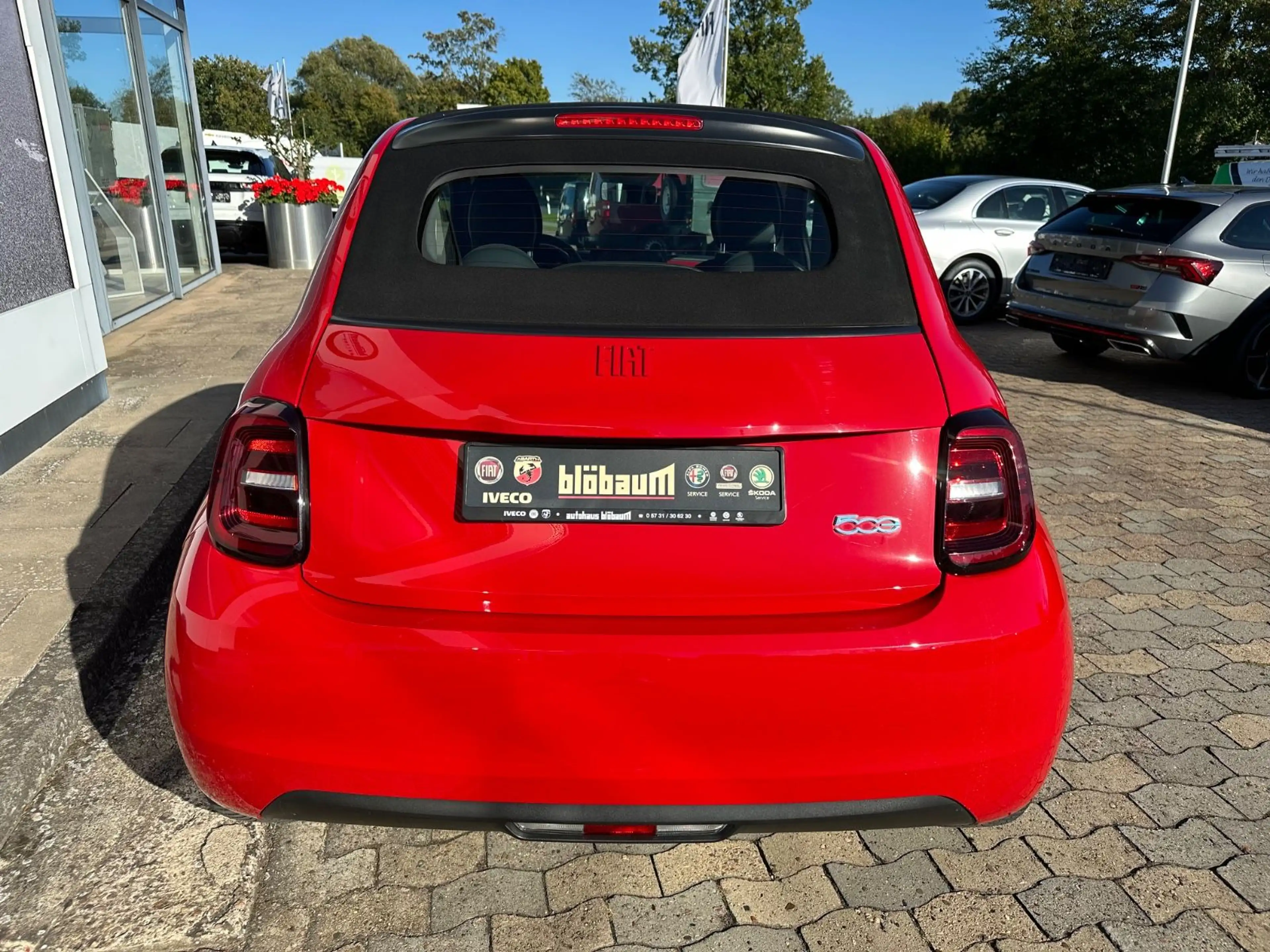 Fiat 500e 500 e Red Cabrio Navi Temp. SHZ DAB uvm. — photo 6