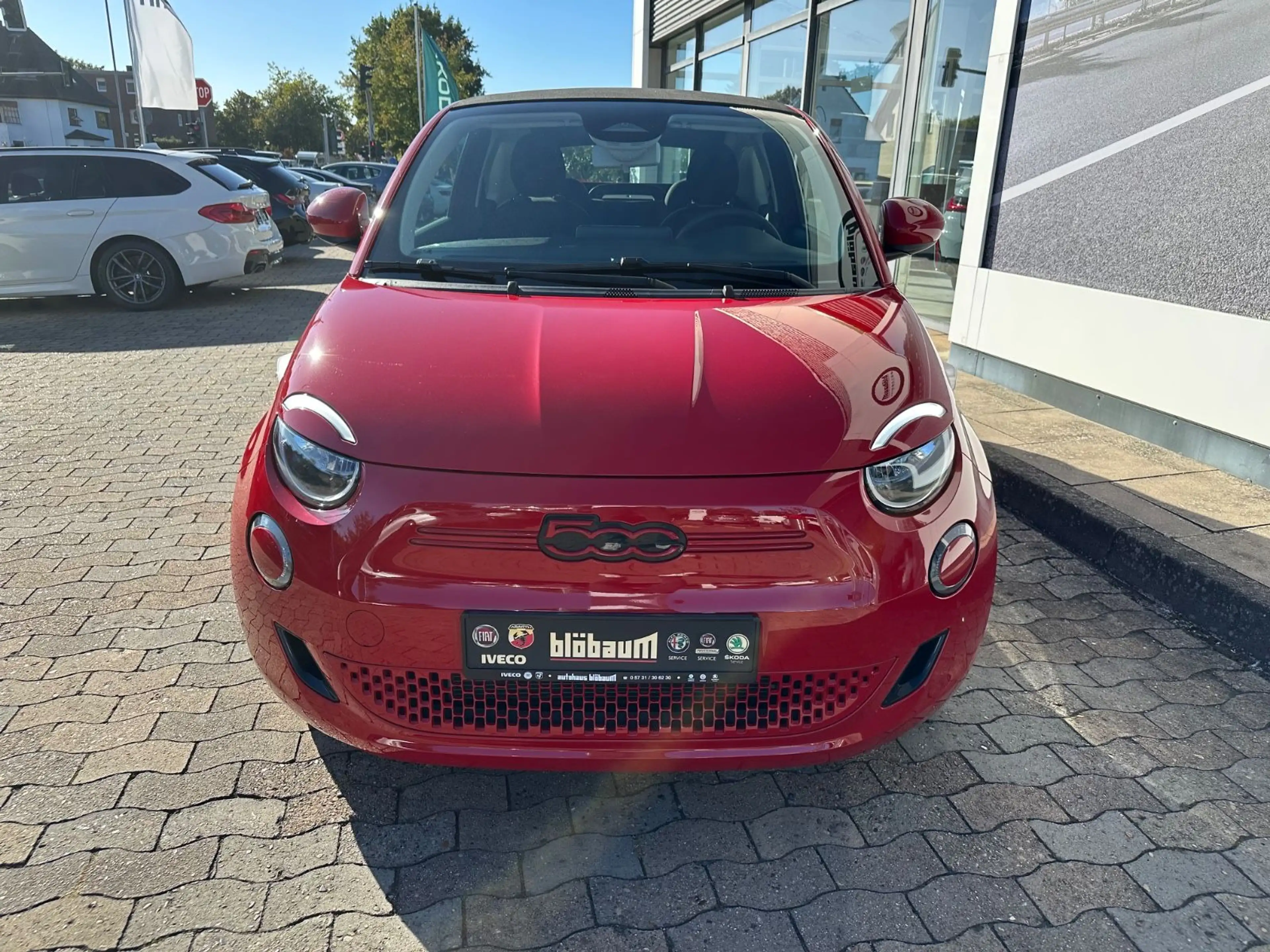 Fiat 500e 500 e Red Cabrio Navi Temp. SHZ DAB uvm. — photo 3